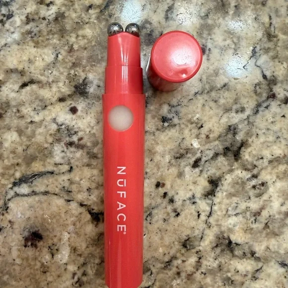 NuFace Fix & Mini-Facial Toning Kit w/Gel Primer & Line smoothing serum - Picture 3 of 5